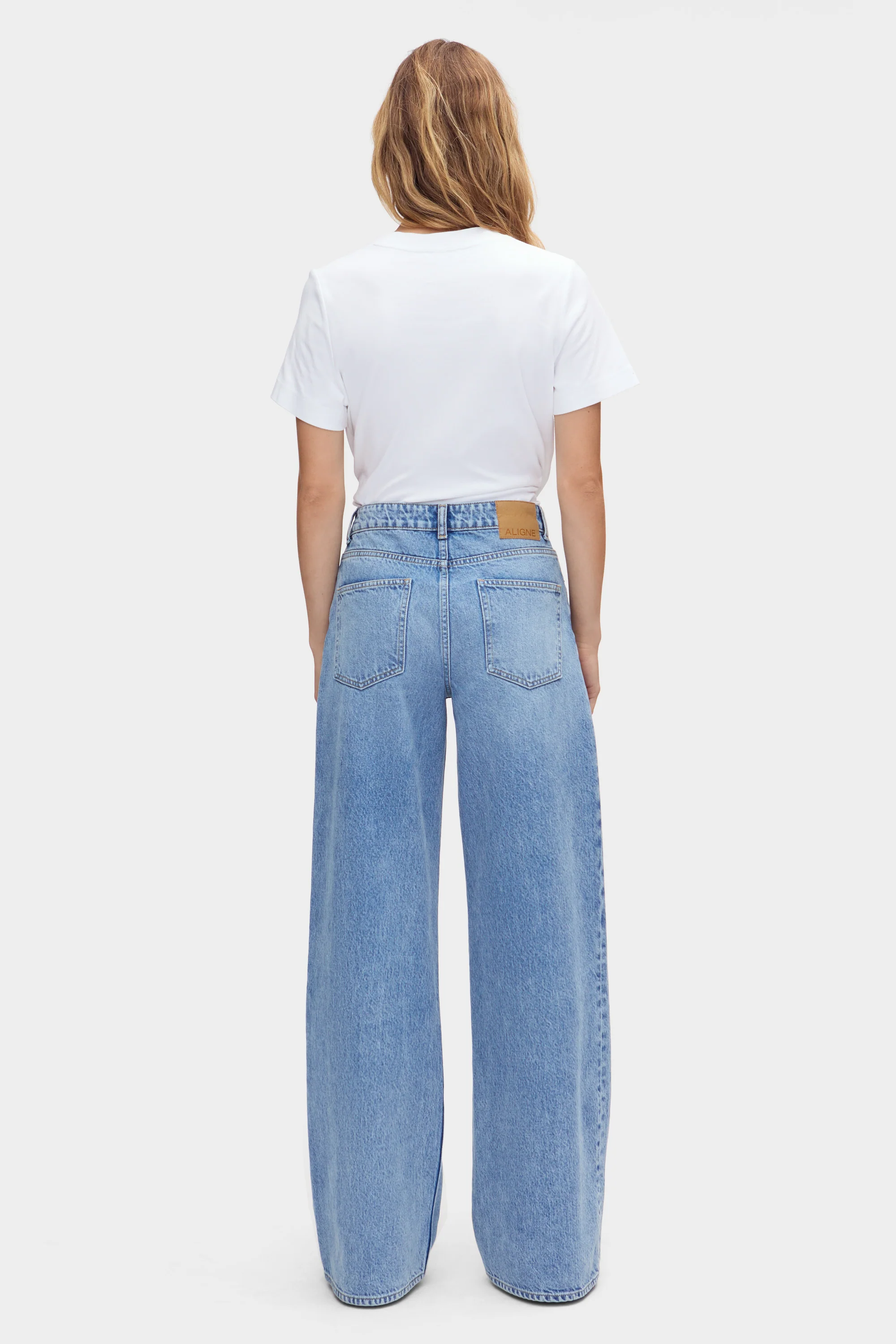 Low Rise Loose Wide-Leg Jeans - Image 4